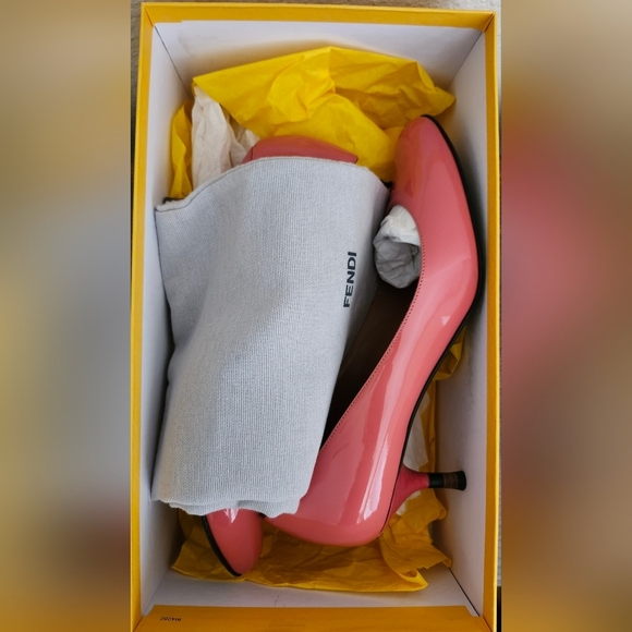 Fendi Coral Patent Leather Round Toe Kitten Heels - Picture 12 of 12